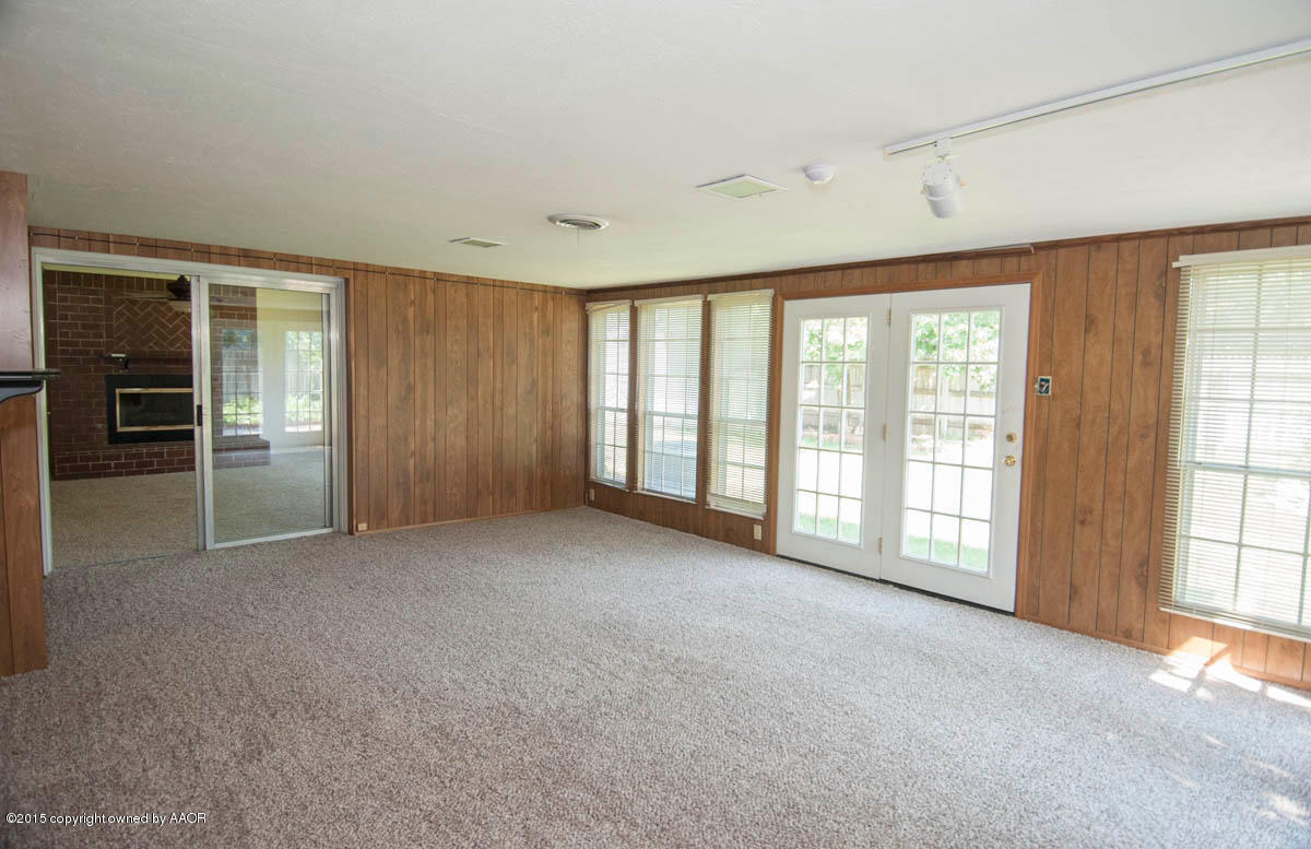 6016 Gainsborough Road Amarillo, TX 79106 - Photo 28 of 36 a view of an empty room with a window
