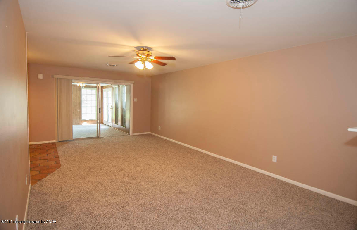 6016 Gainsborough Road Amarillo, TX 79106 - Photo 4 of 36 a view of empty room with windows