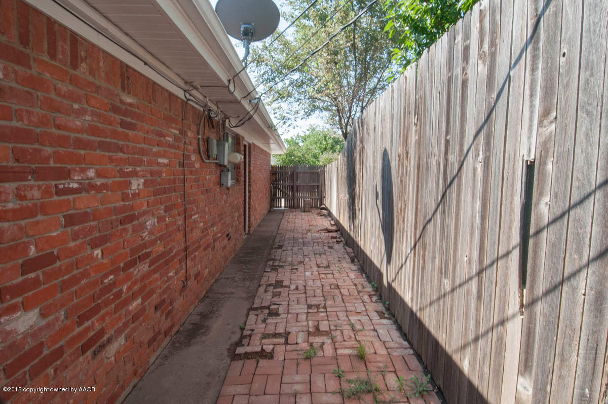 6016 Gainsborough Road Amarillo, TX 79106 - Photo 33 of 36 a pathway between a pathway