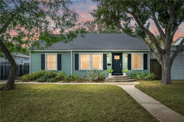 $299,500 | 3225 Lawnview Street, Corpus Christi, TX 78404