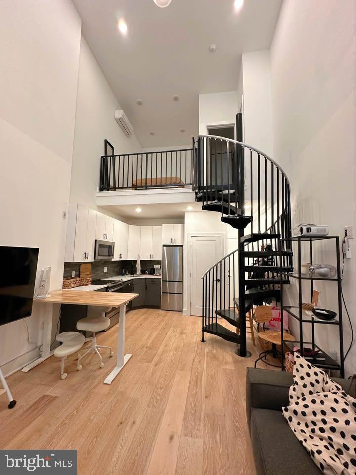 136 Chestnut Street, Unit 3F Philadelphia, PA 19106 - Photo 2 of 7
