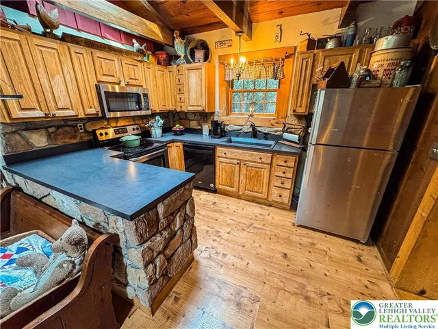 $310,000 | 40 Lakeside Lane, Albrightsville, PA 18210