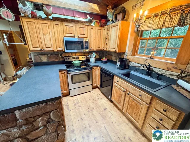 $310,000 | 40 Lakeside Lane, Albrightsville, PA 18210