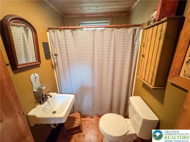 $310,000 | 40 Lakeside Lane, Albrightsville, PA 18210