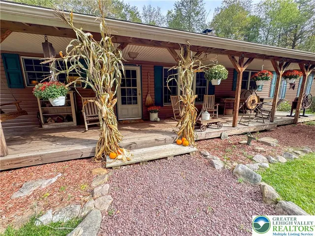 $310,000 | 40 Lakeside Lane, Albrightsville, PA 18210