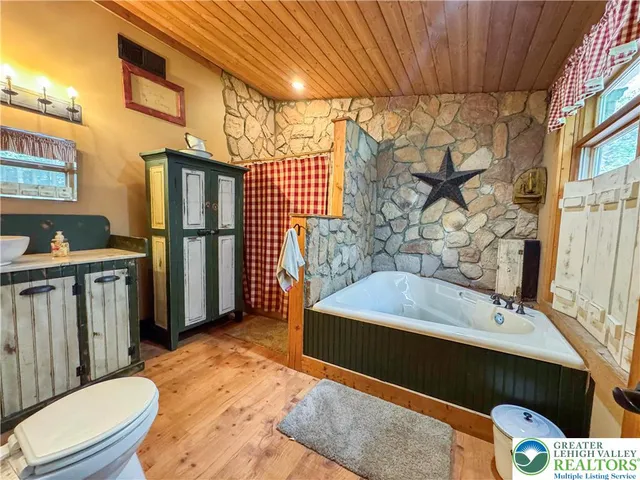 $310,000 | 40 Lakeside Lane, Albrightsville, PA 18210