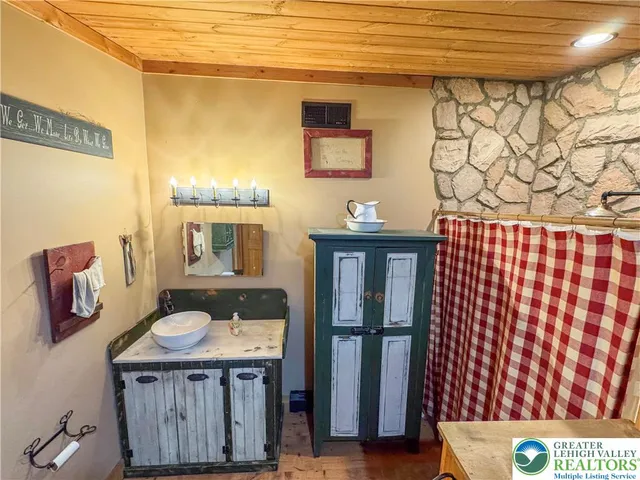 $310,000 | 40 Lakeside Lane, Albrightsville, PA 18210