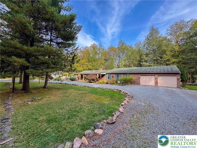 $310,000 | 40 Lakeside Lane, Albrightsville, PA 18210