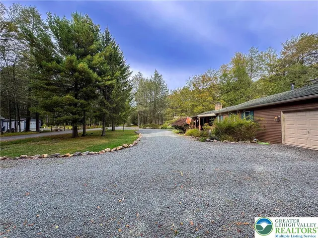 $310,000 | 40 Lakeside Lane, Albrightsville, PA 18210