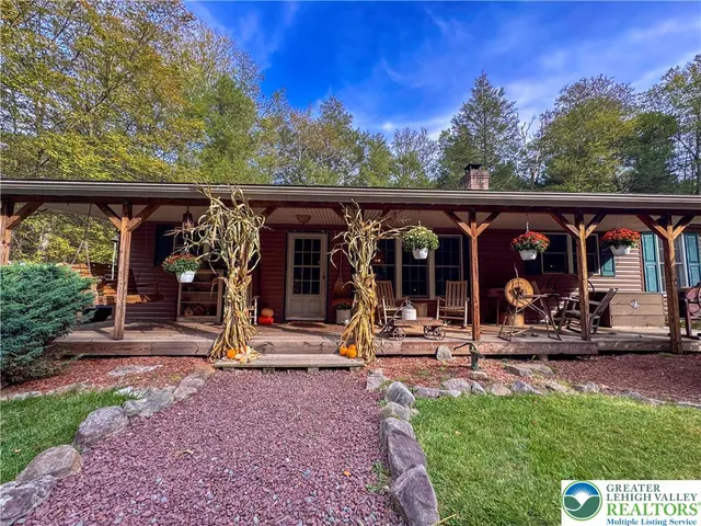 $310,000 | 40 Lakeside Lane, Albrightsville, PA 18210