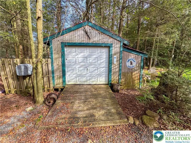 $310,000 | 40 Lakeside Lane, Albrightsville, PA 18210