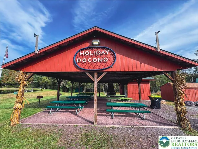 $310,000 | 40 Lakeside Lane, Albrightsville, PA 18210