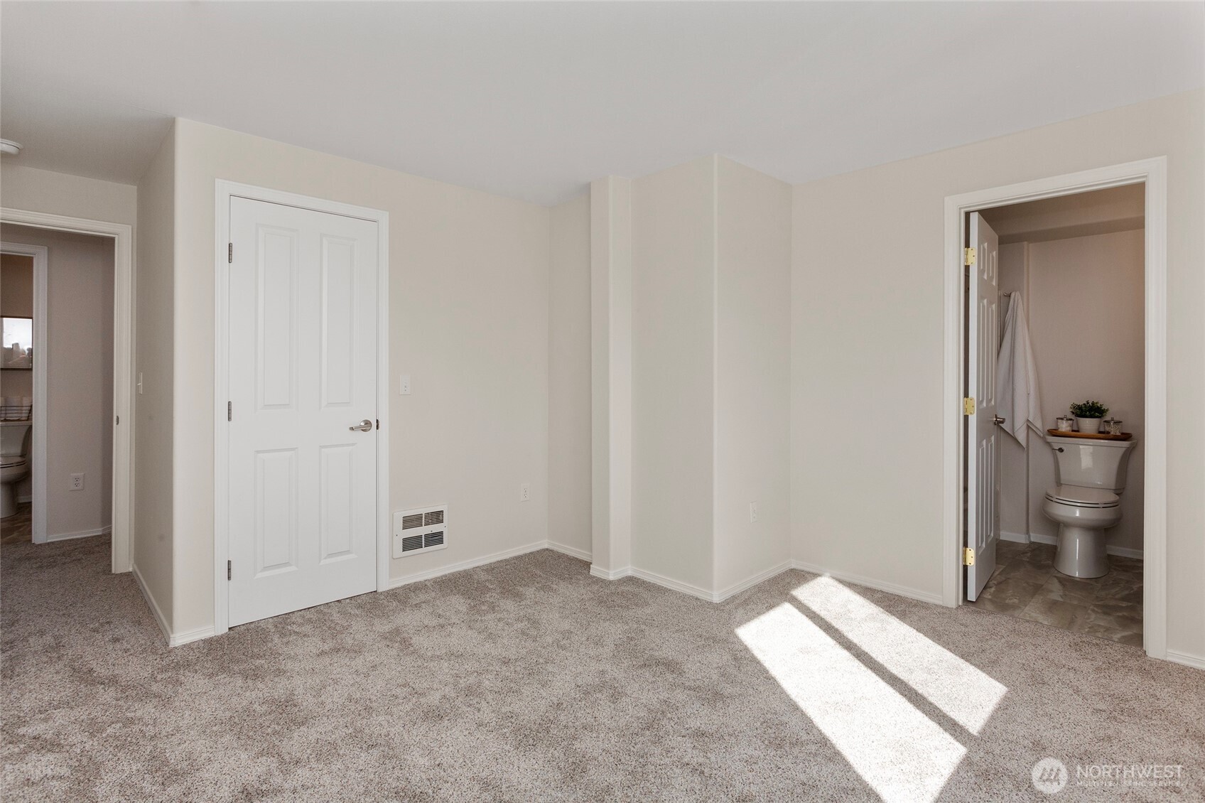 2522 Rucker Avenue, Unit 403 Everett, WA 98201 - Photo 13 of 33