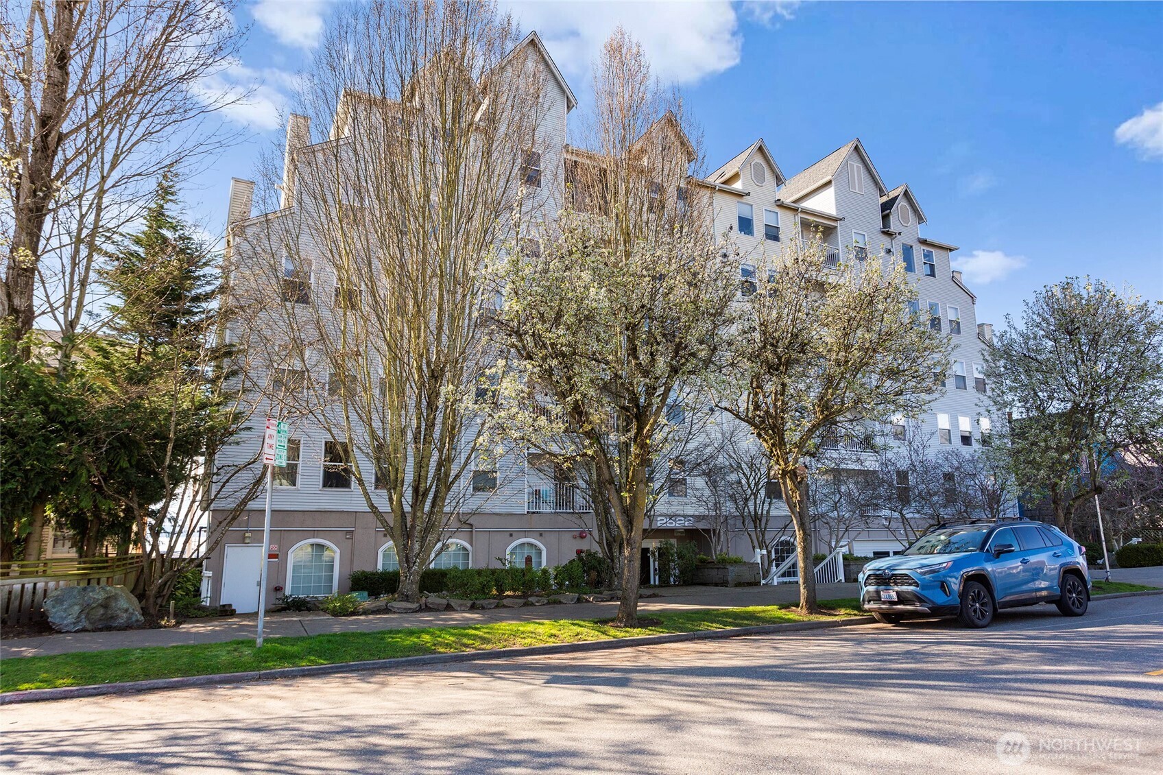 2522 Rucker Avenue, Unit 403 Everett, WA 98201 - Photo 24 of 33