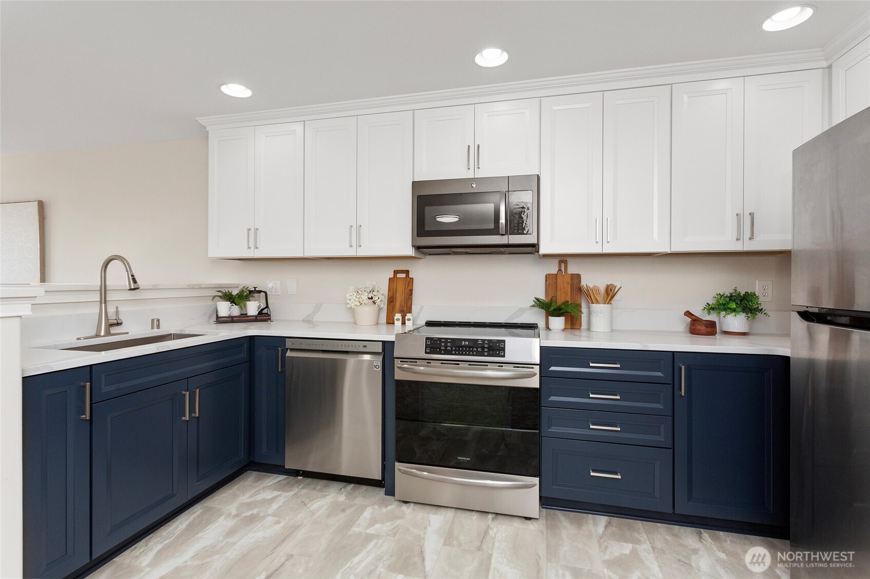 2522 Rucker Avenue, Unit 403 Everett, WA 98201 - Photo 4 of 30