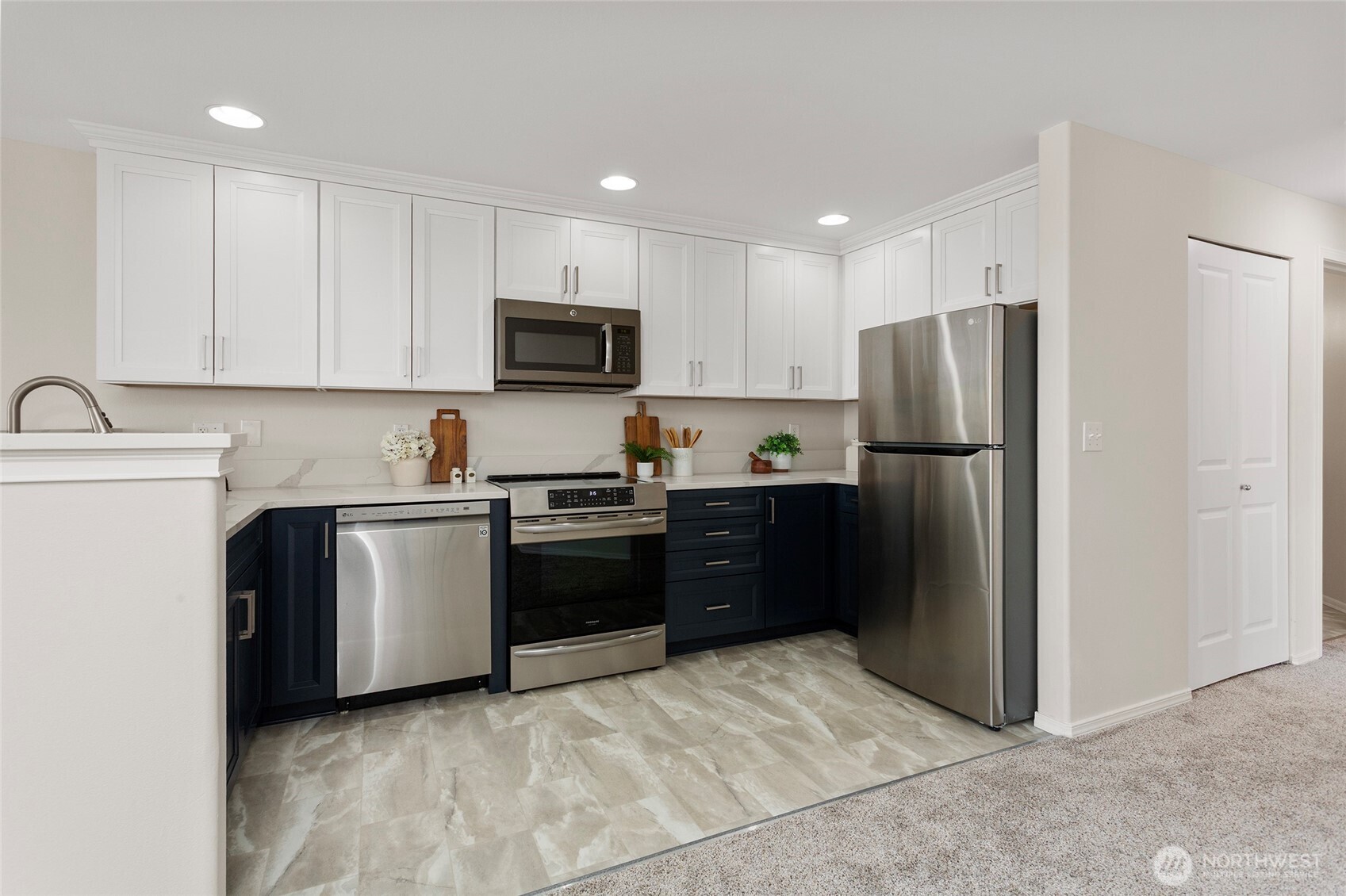 2522 Rucker Avenue, Unit 403 Everett, WA 98201 - Photo 4 of 33