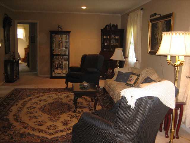 2134 Oakmount Road Columbus, OH 43221 - Photo 4 of 11