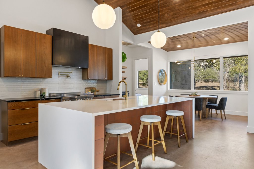 47 War Bonnet Wimberley, TX 78676 - Photo 8 of 40 a large kitchen with a table and chairs