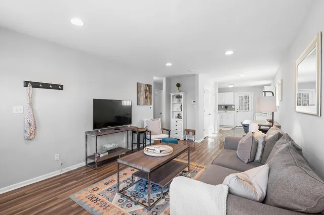 $3,000 | 1122 2nd Avenue South, Nashville, TN 37210