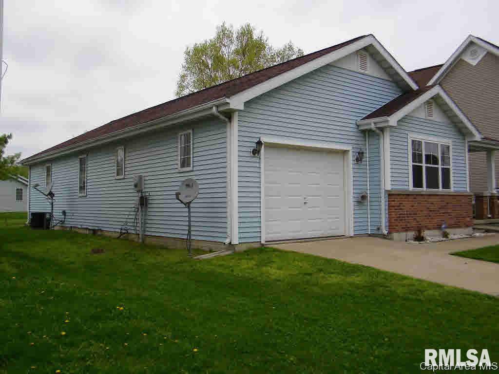 417 Meridian Drive Springfield, IL 62702 - Photo 3 of 9
