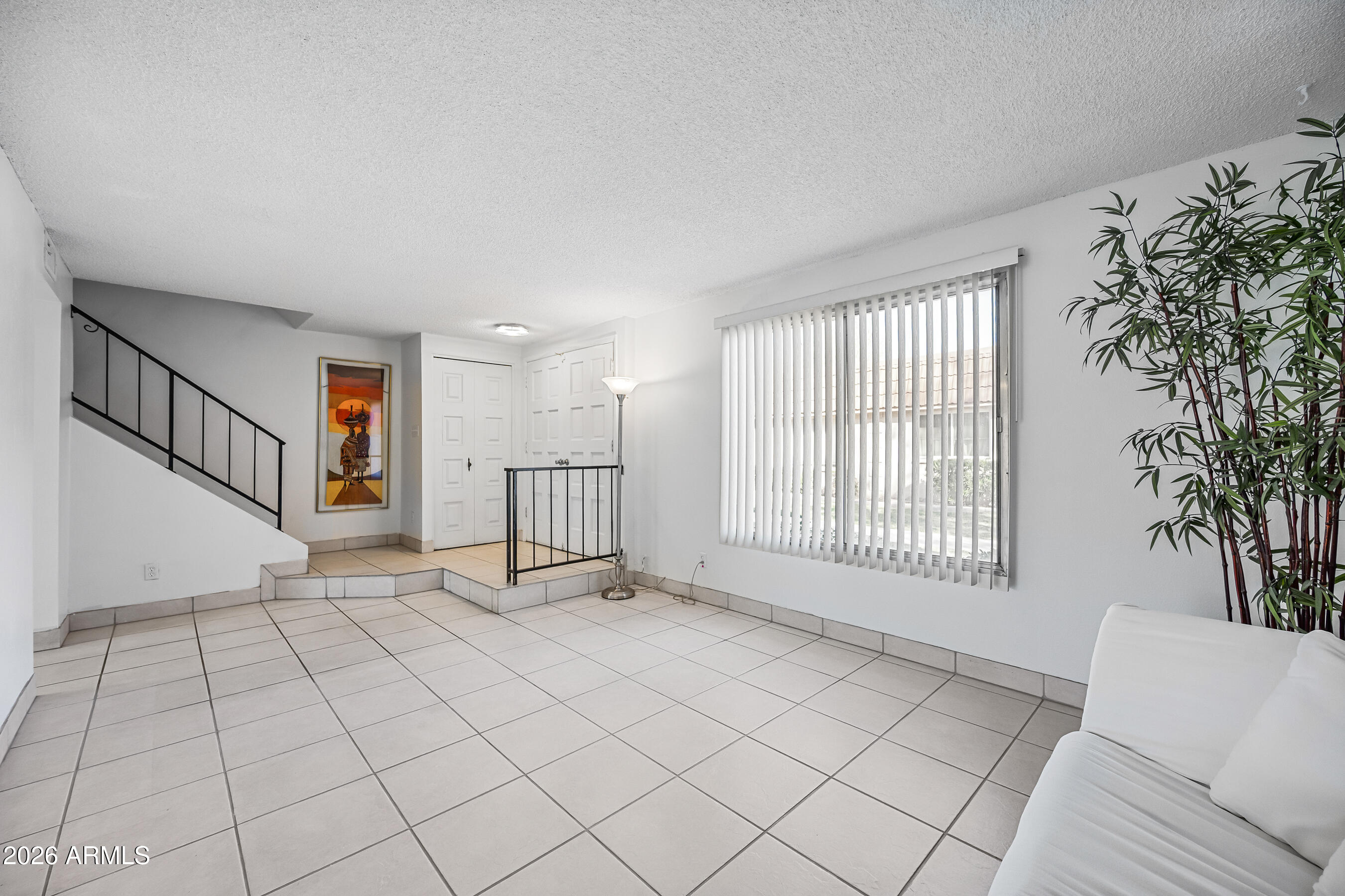 4815 South Birch Street Tempe, AZ 85282 - Photo 8 of 25 a view of an empty room and window