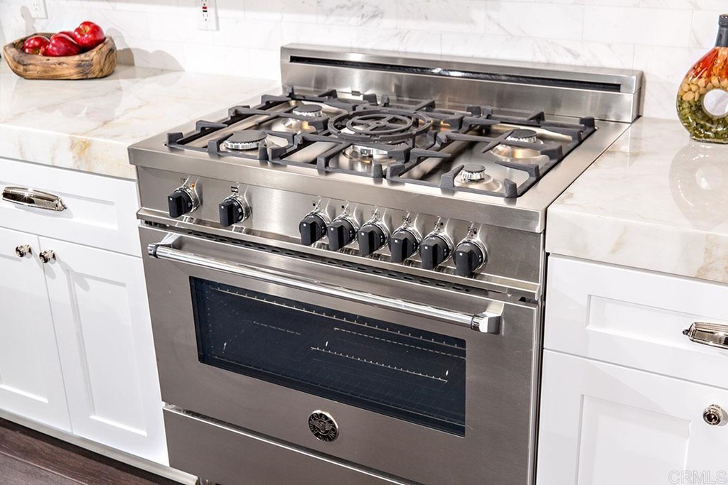 768 Devonshire Drive Encinitas, CA 92024 - Photo 13 of 30