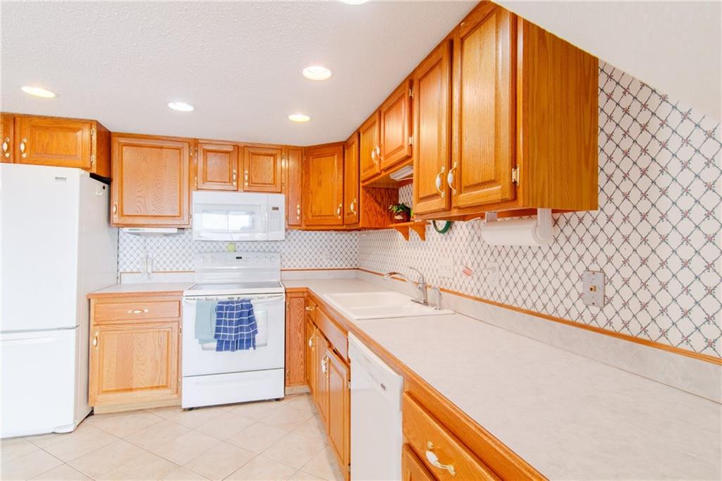 4 Sunrise Ridge Drive Sunrise Beach, MO 65079 - Photo 13 of 53