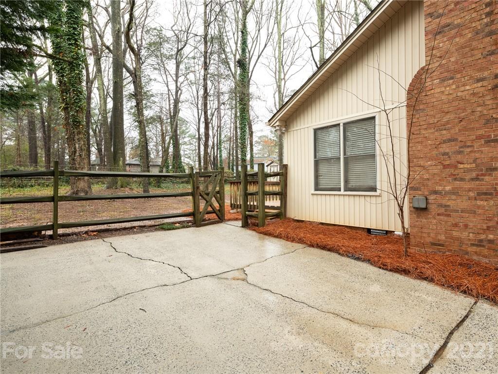 8200 Barncliff Road Charlotte, NC 28227 - Photo 36 of 37