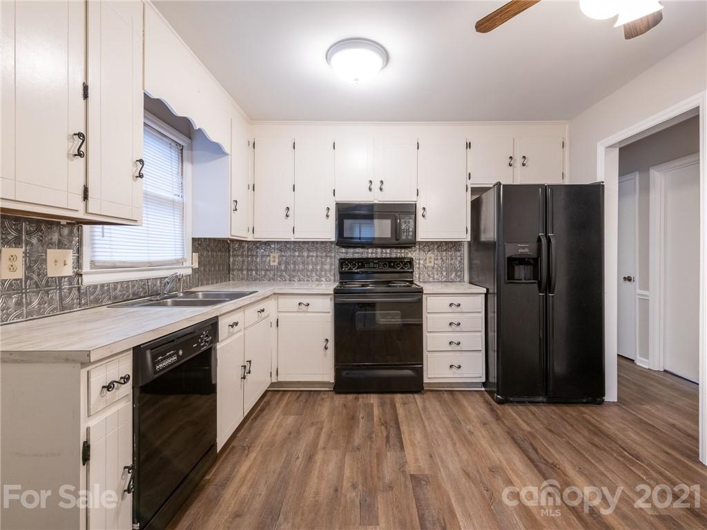 8200 Barncliff Road Charlotte, NC 28227 - Photo 10 of 37