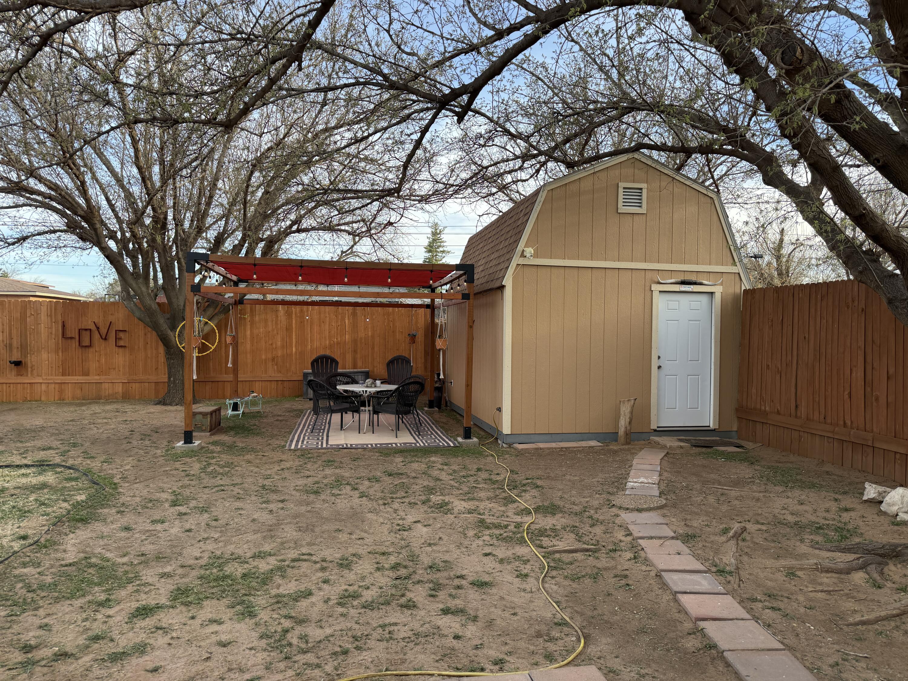 303 North 21st Place Lamesa, TX 79331 - Photo 27 of 35 a backyard of a house with table and chairs