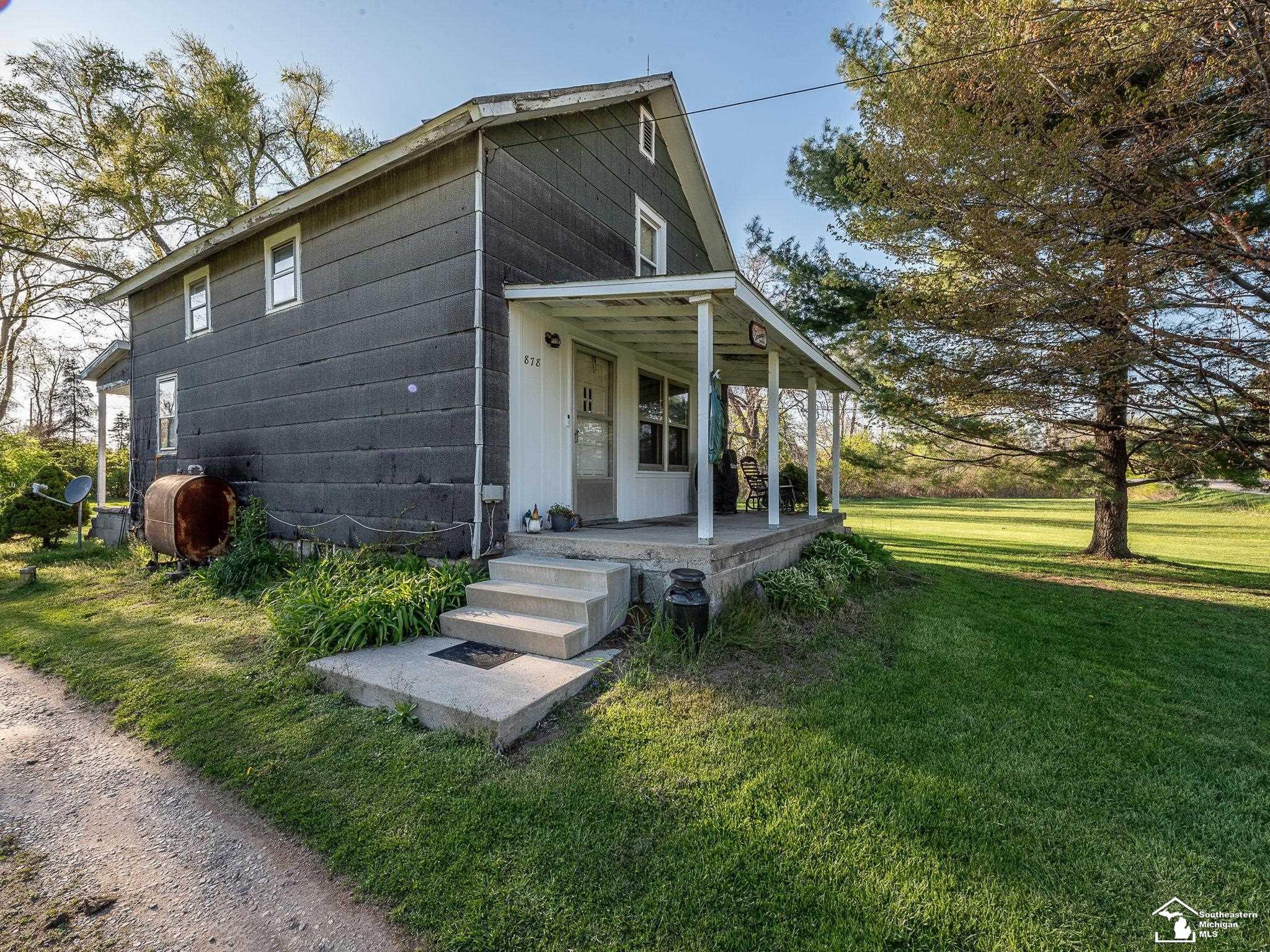 878 Meanwell Road Dundee, MI 48131 - Photo 2 of 28 Front Porch