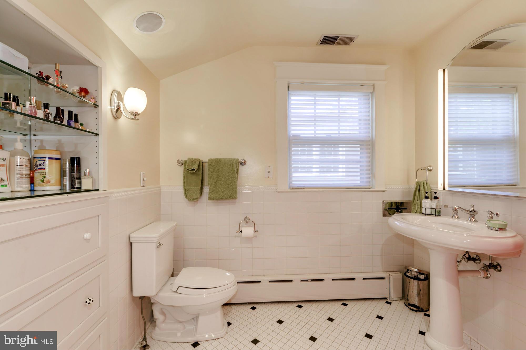 3921 Military Road Northwest Washington, DC 20015 - Photo 16 of 30 Hall Bath