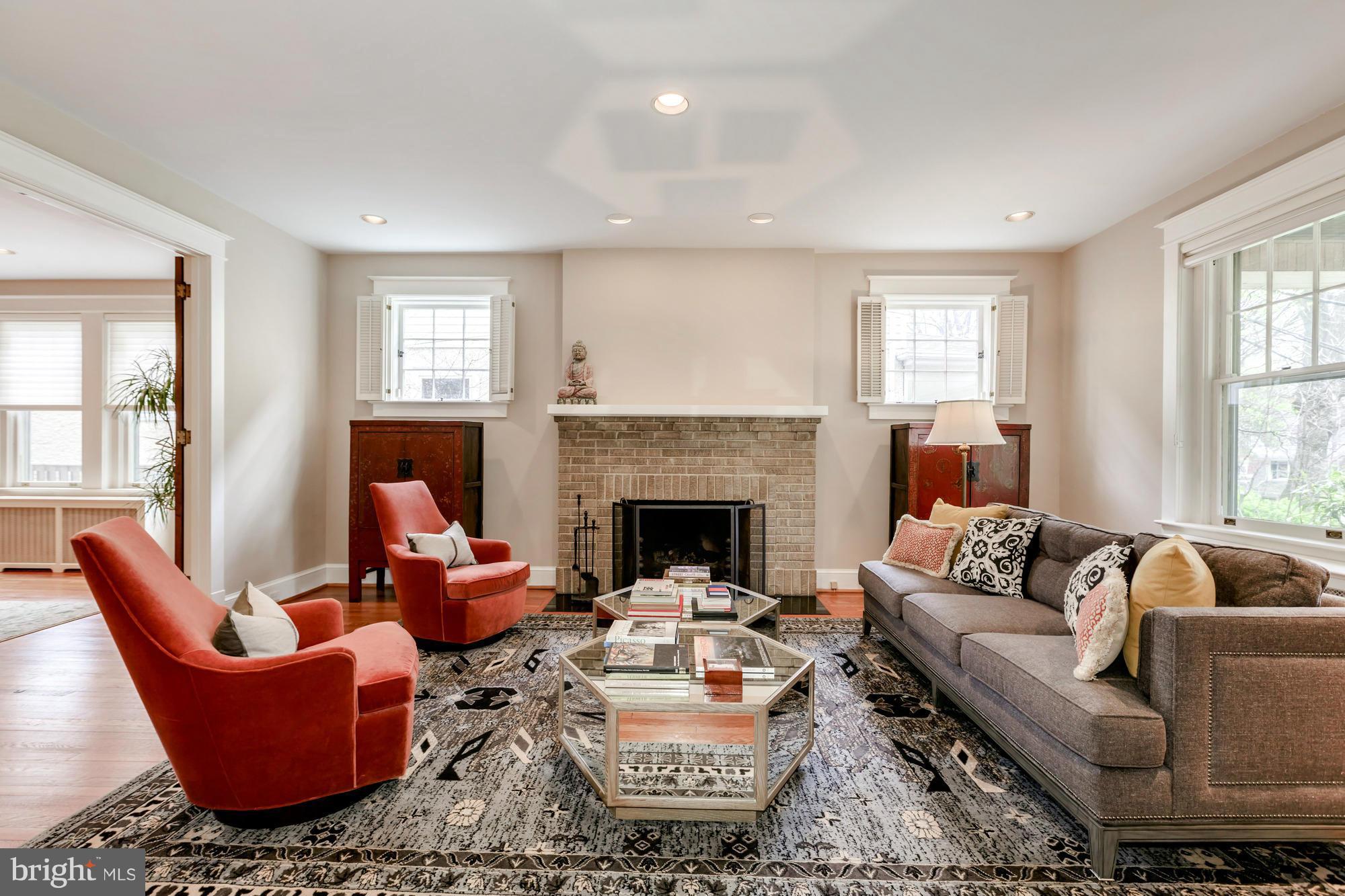 3921 Military Road Northwest Washington, DC 20015 - Photo 4 of 30 Living Room