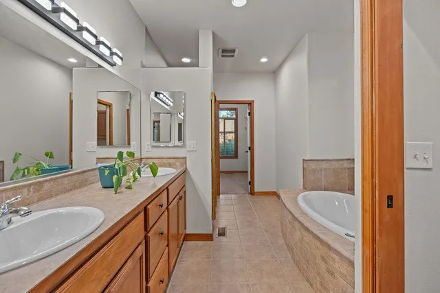 $560,000 | 510 East Golden Eagle Lane, Colbert, WA 99005