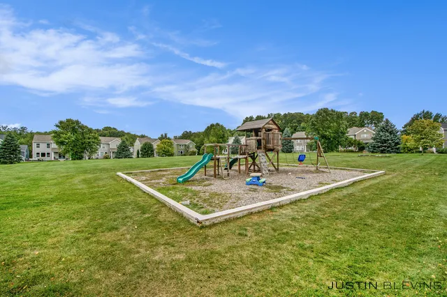 $349,900 | 1352 Highland Hill, Lowell, MI 49331