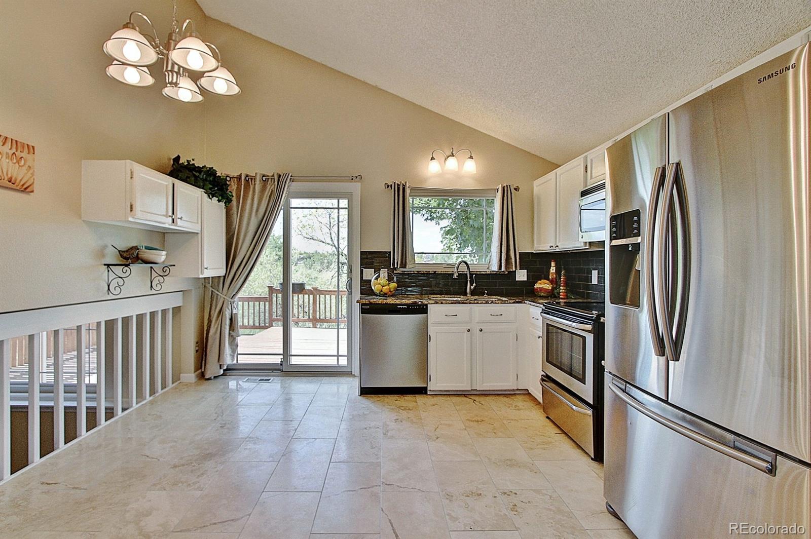 628 Longfellow Lane Highlands Ranch, CO 80126 - Photo 8 of 35 Gallery Image 8
