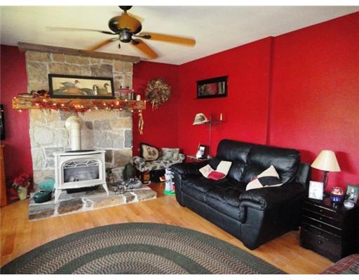 39 Quimby Road Turner, ME 04282 - Photo 7 of 15 Den/Family/Great Room.