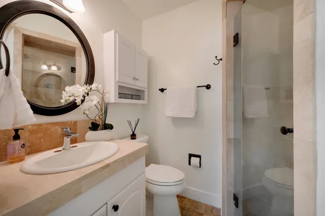 $2,500 | 611 North Adams Street, Fredericksburg, TX 78624