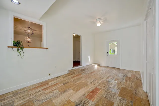 $2,500 | 611 North Adams Street, Fredericksburg, TX 78624