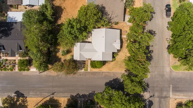 $2,500 | 611 North Adams Street, Fredericksburg, TX 78624