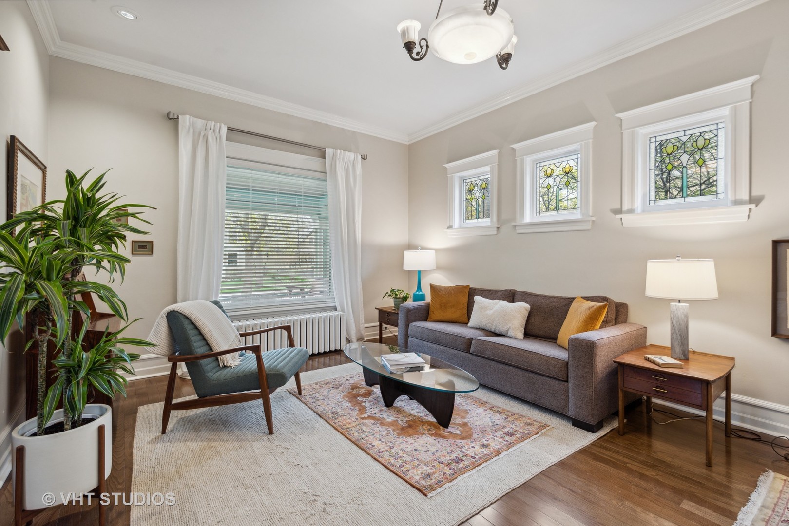 1224 Maple Avenue Evanston, IL 60202 - Photo 11 of 71 a living room with furniture potted plant and window