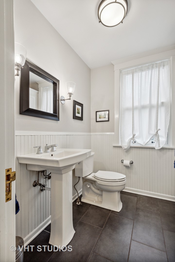 1224 Maple Avenue Evanston, IL 60202 - Photo 34 of 71 a bathroom with a sink toilet and mirror