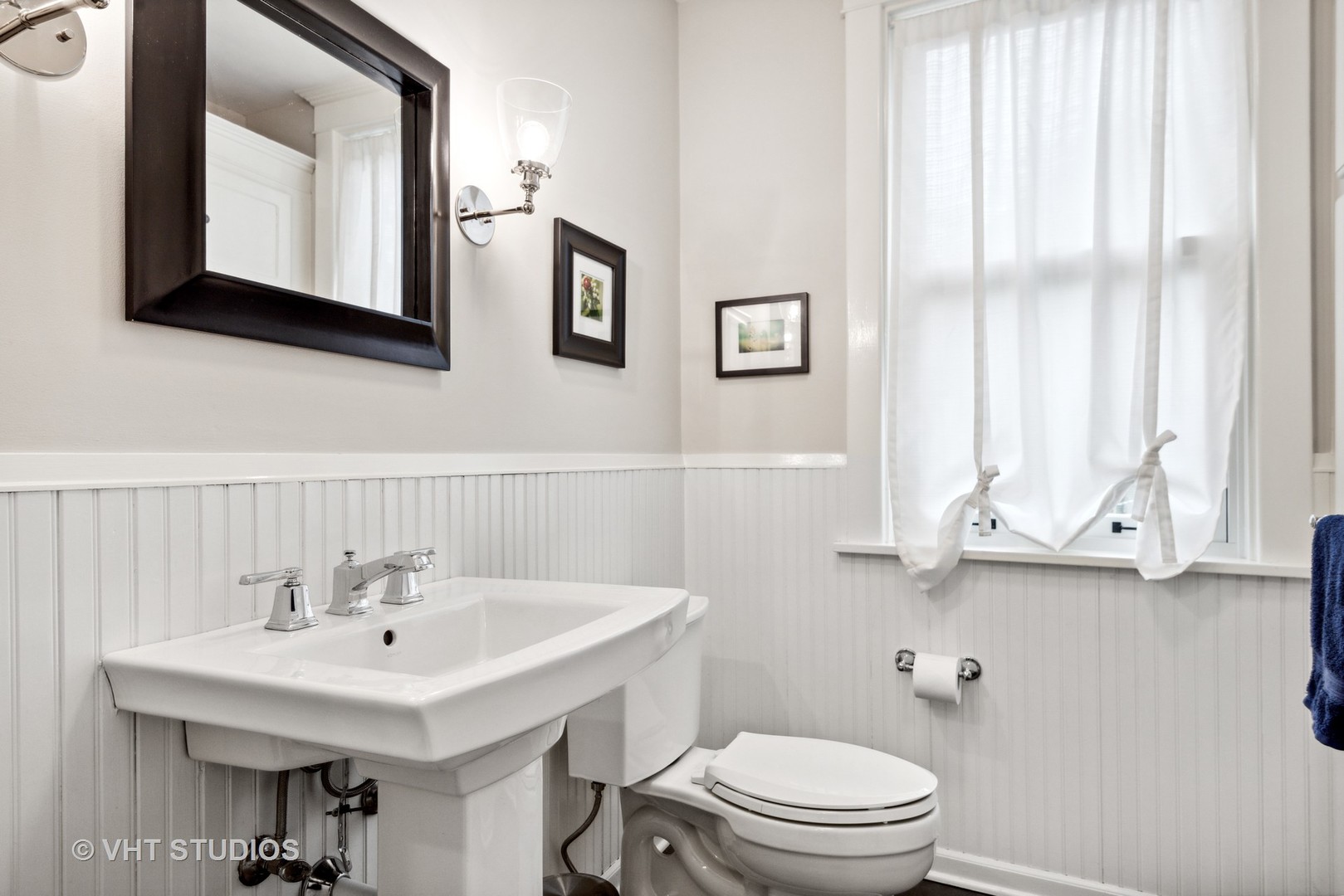 1224 Maple Avenue Evanston, IL 60202 - Photo 35 of 71 a bathroom with a toilet a sink and mirror