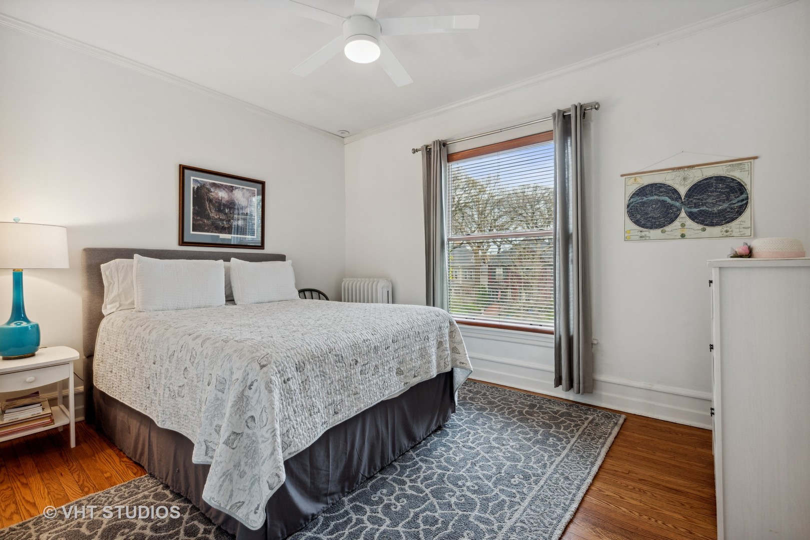 1224 Maple Avenue Evanston, IL 60202 - Photo 50 of 71 a bedroom with a bed and a window