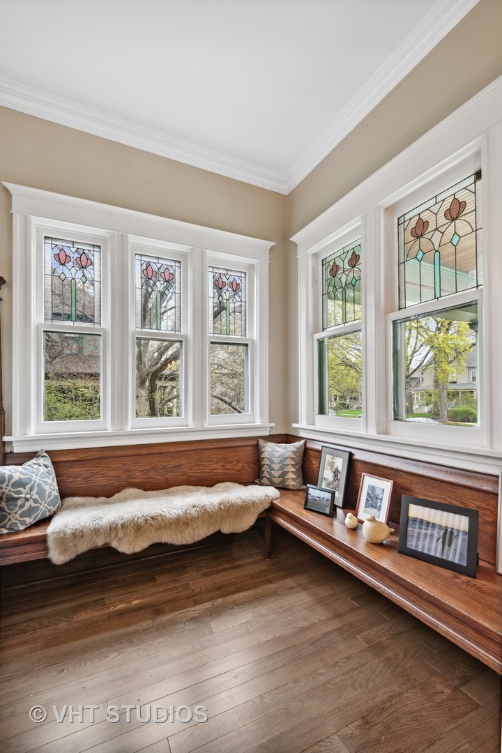 1224 Maple Avenue Evanston, IL 60202 - Photo 6 of 71 a spacious bedroom with a bed and a window