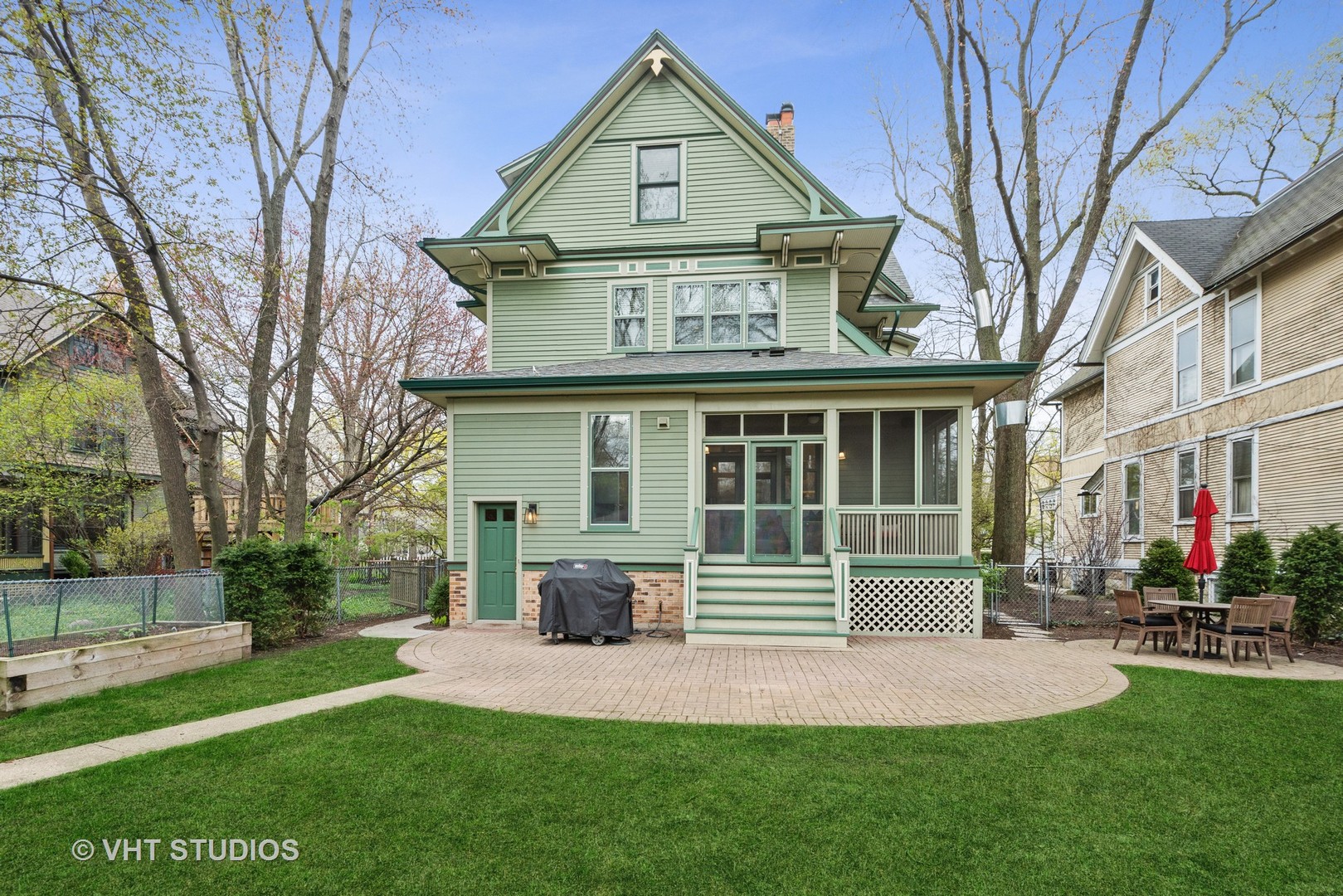 1224 Maple Avenue Evanston, IL 60202 - Photo 63 of 71 a front view of a house with a yard