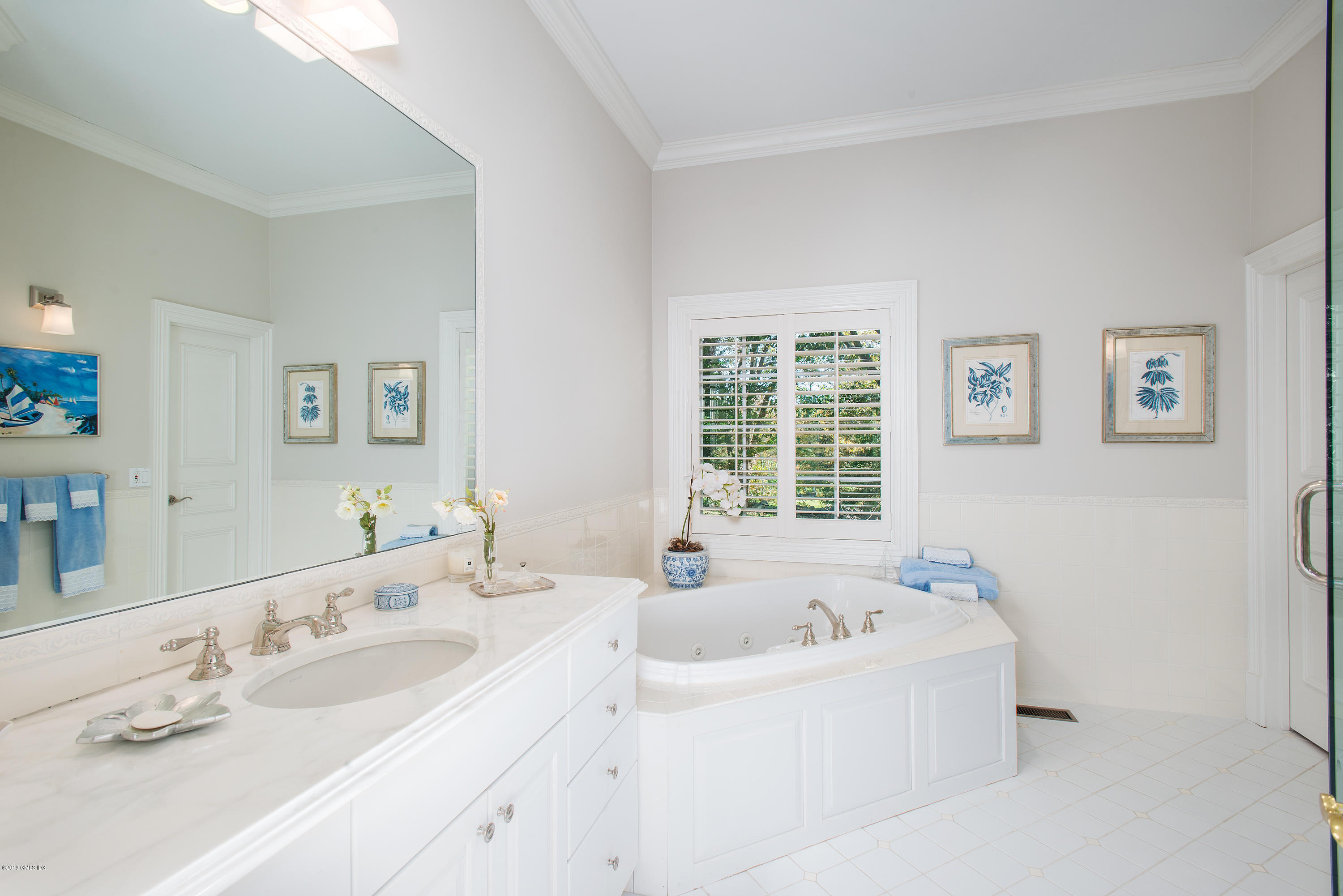 56 North Stanwich Road Greenwich, CT 06831 - Photo 15 of 30 a bathroom with a tub a sink and mirror