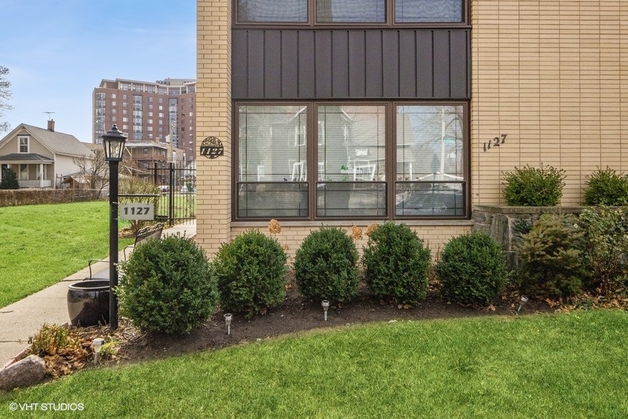 1127 West Erie Street, Unit 1C Chicago, IL 60642 - Photo 2 of 18