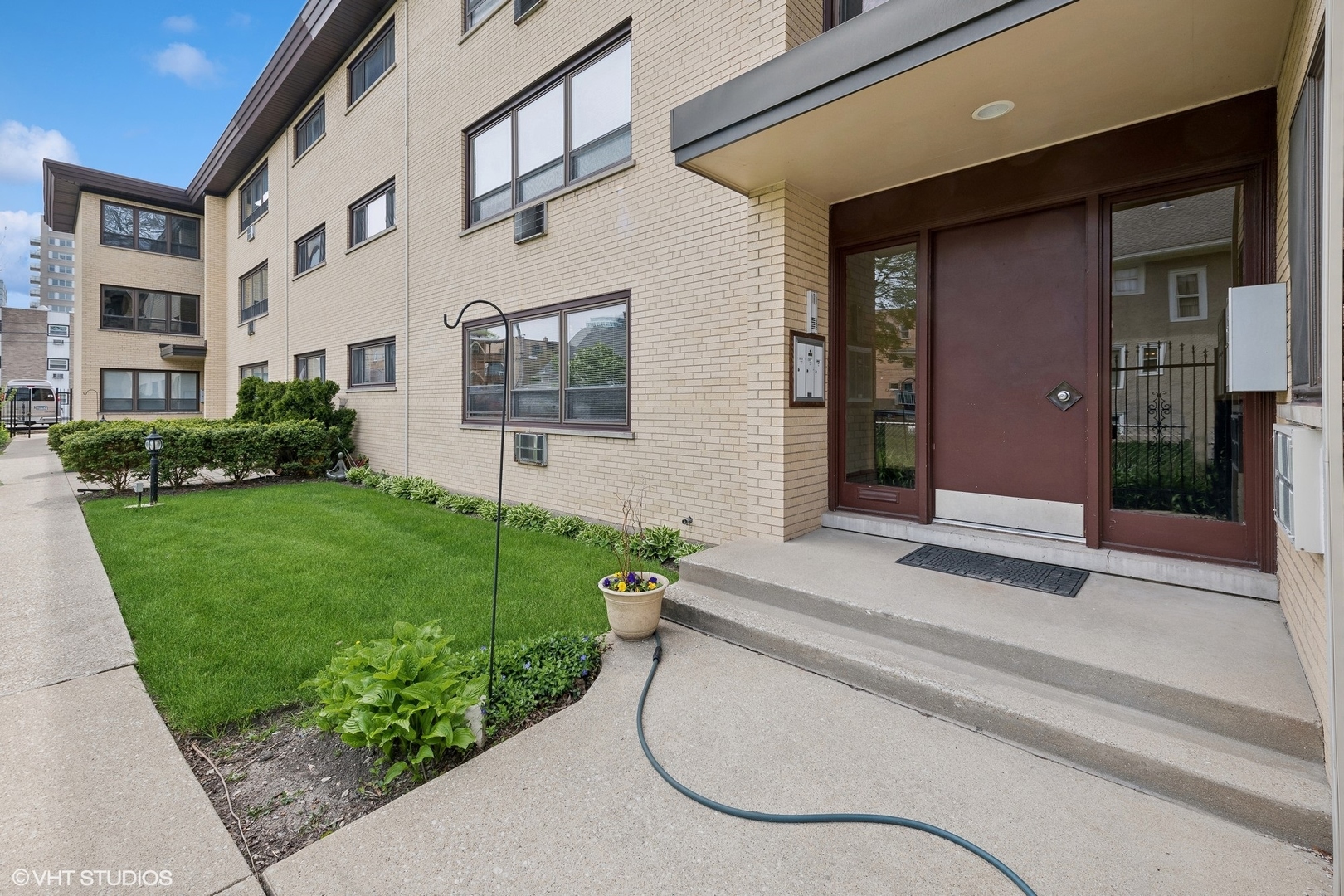 1127 West Erie Street, Unit 1C Chicago, IL 60642 - Photo 3 of 18 a view of a house with a swimming pool