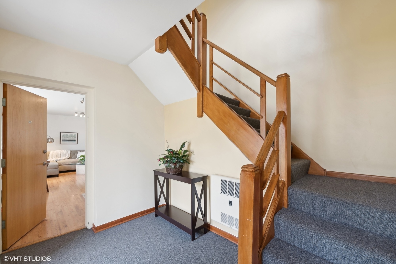 1127 West Erie Street, Unit 1C Chicago, IL 60642 - Photo 4 of 18 a view of entryway and hall